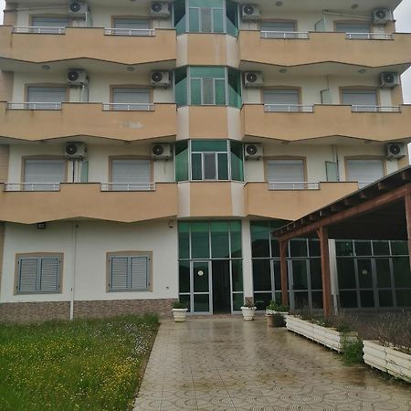 Risus Hotel Golem  Exterior foto