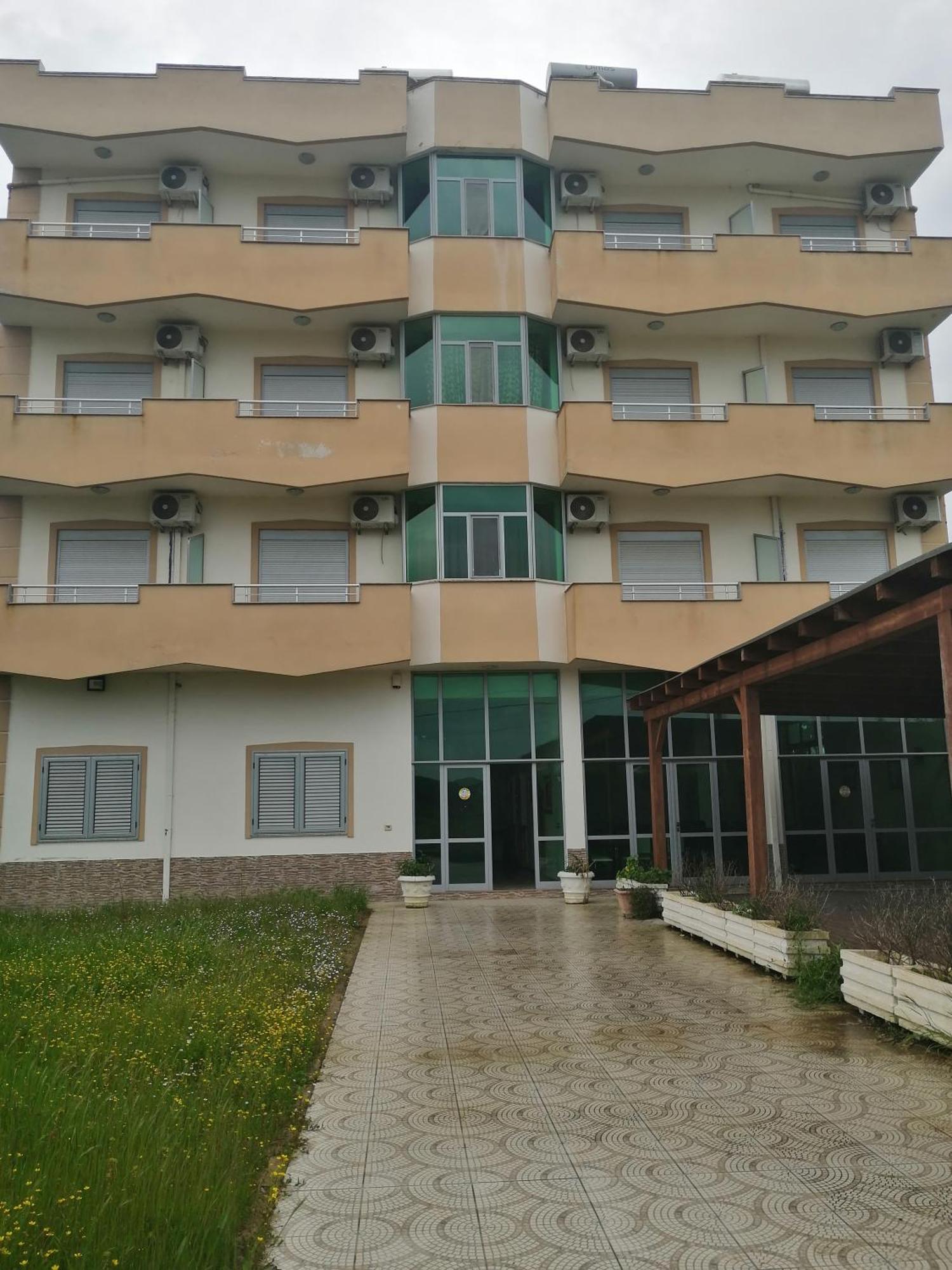 Risus Hotel Golem  Exterior foto