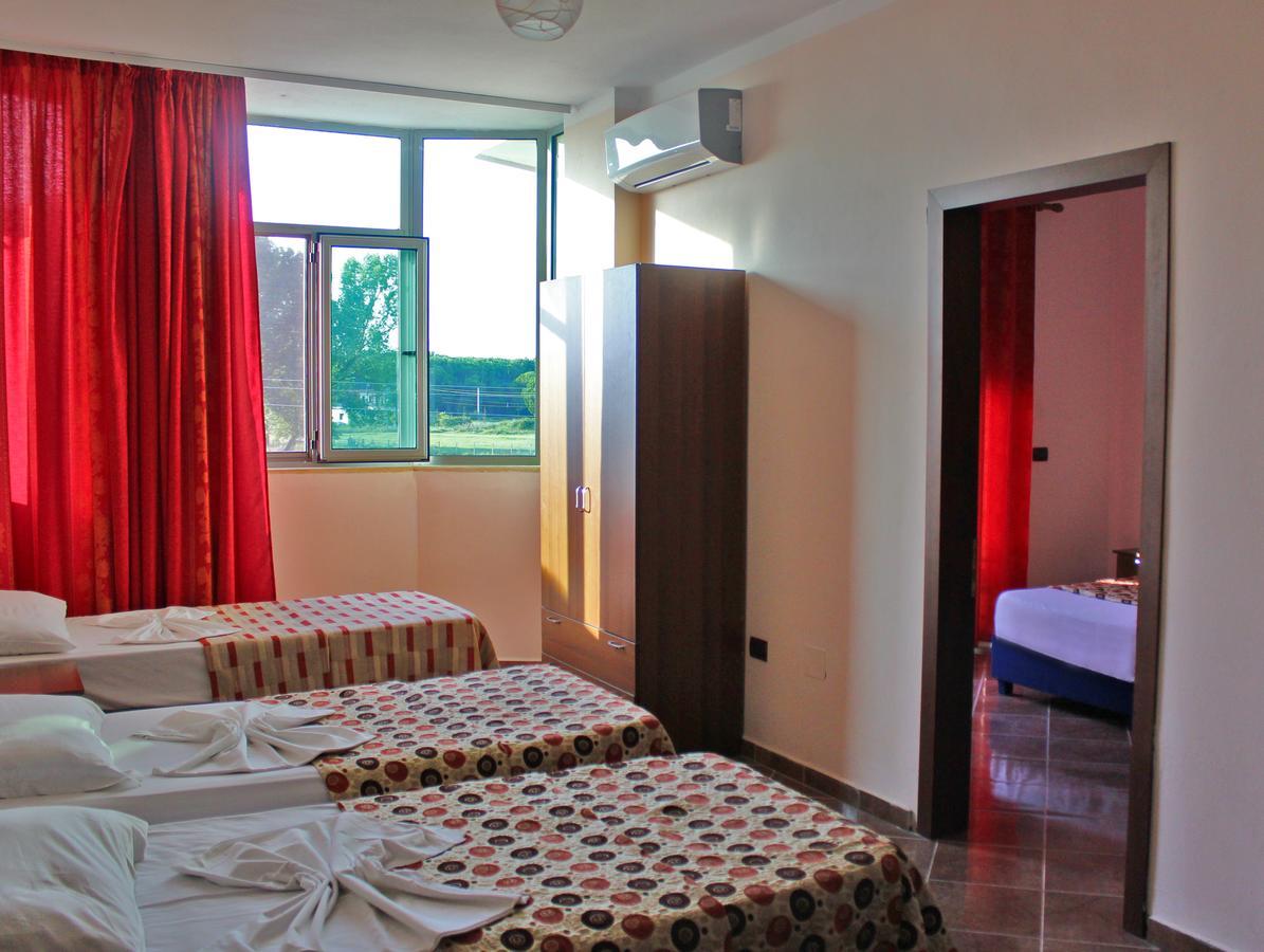 Risus Hotel Golem  Exterior foto