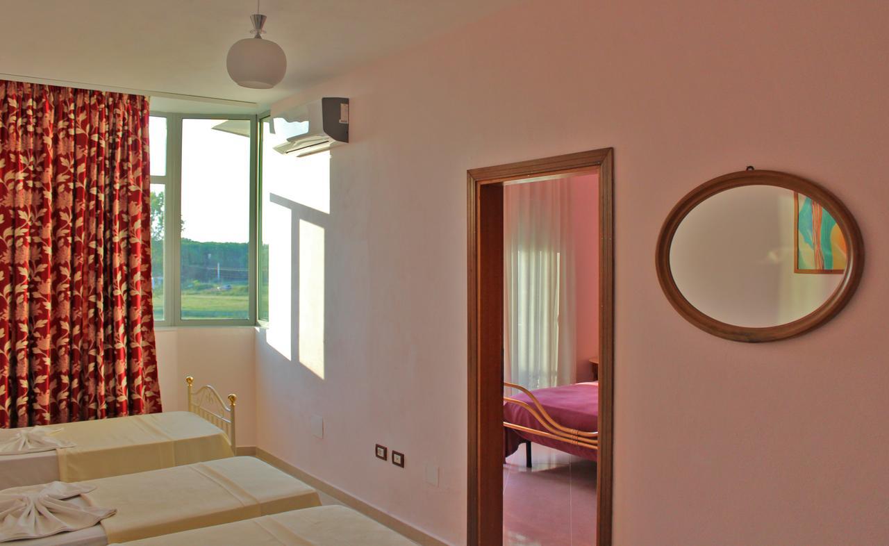 Risus Hotel Golem  Exterior foto